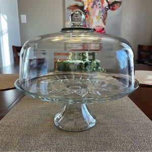 Crystal cake stand with lid